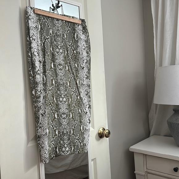 Diane Von Furstenber Snake Print Skirt - Picture 4 of 8